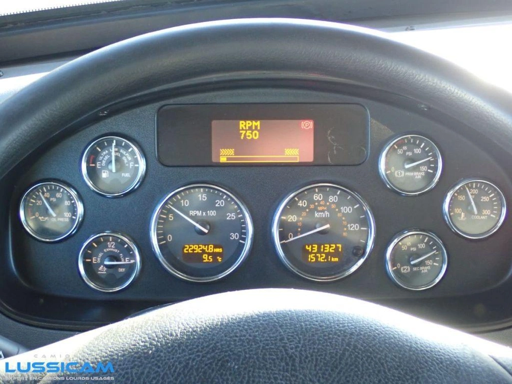 2020 Peterbilt 348
