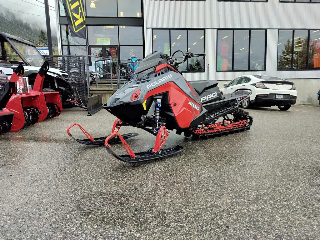 2024 Polaris 850 PRO RMK SLASH 155 – INDY® Red / Stealth Gray