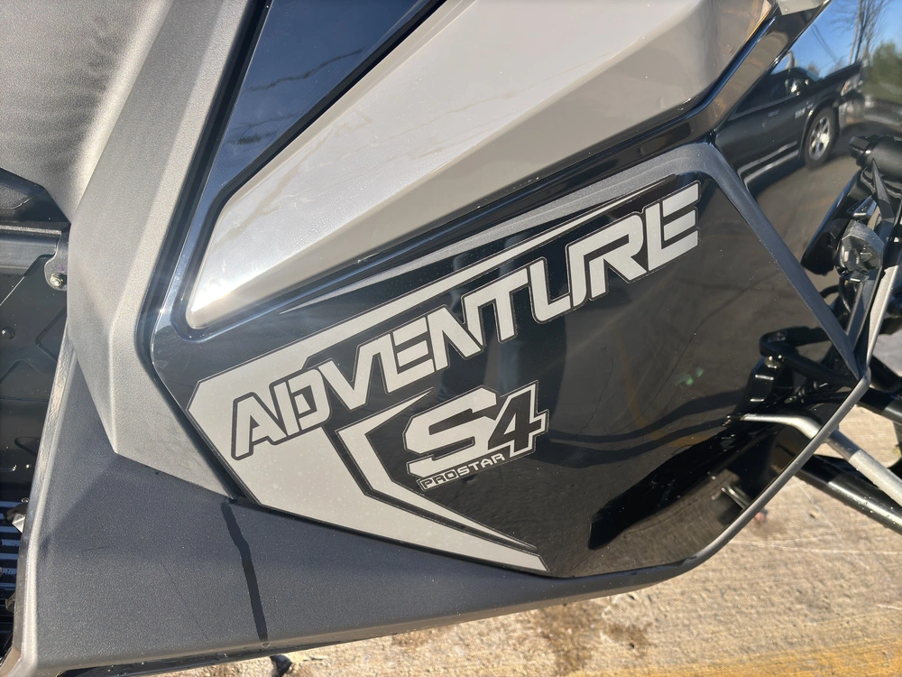 Polaris Prostar S4 Indy Adventure 137 2025 alt