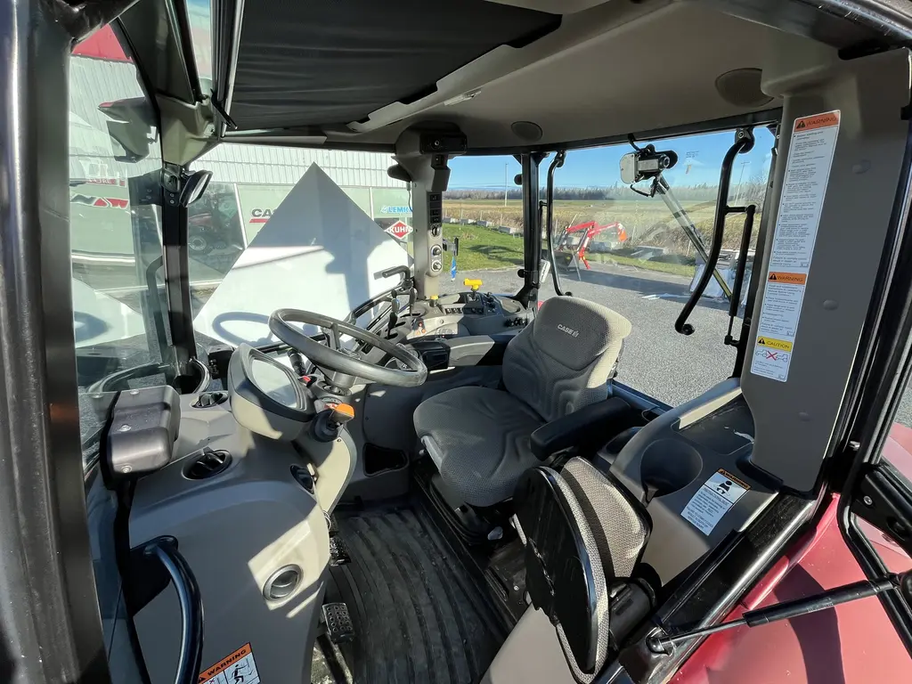 Case IH Farmall 105U 2015