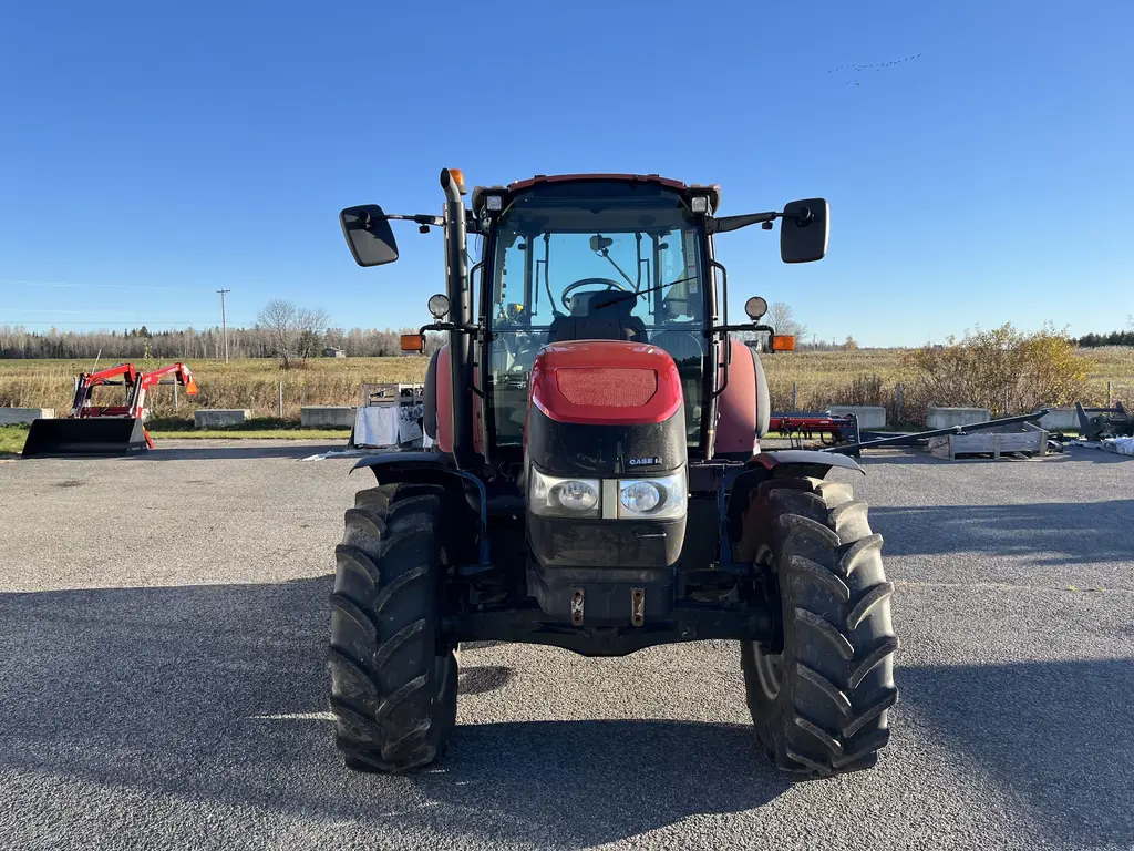 Case IH Farmall 105U 2015
