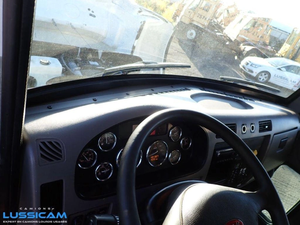 2020 Peterbilt 348