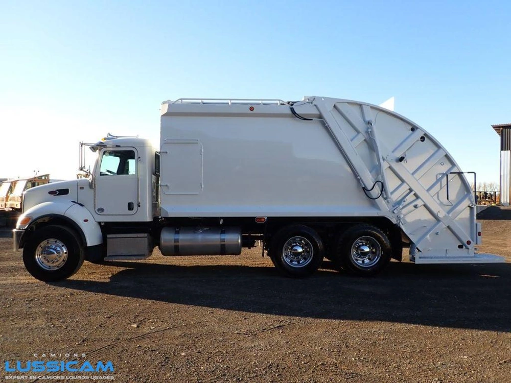 2020 Peterbilt 348