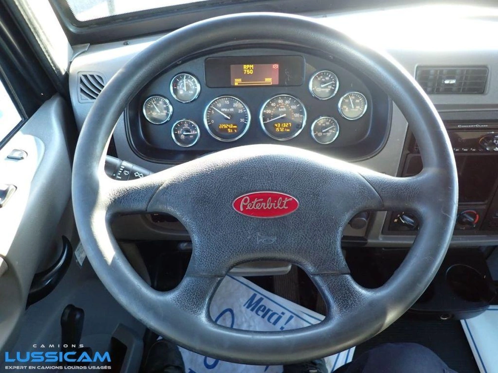 2020 Peterbilt 348
