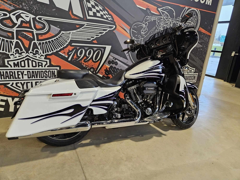 Harley-davidson Cvo Street Glide Flhxse Factory Custom 2016 alt