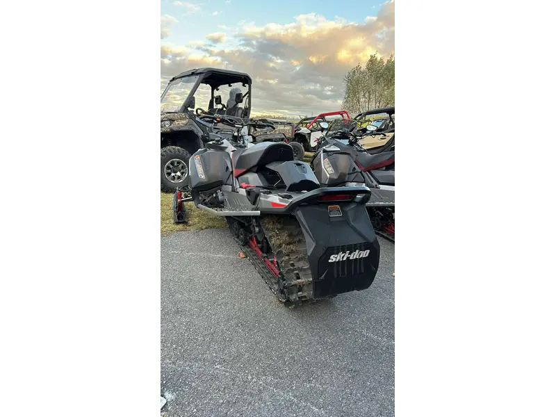 2023 Ski-Doo RENEGADE X-RS 900R w/SMART-SHOX