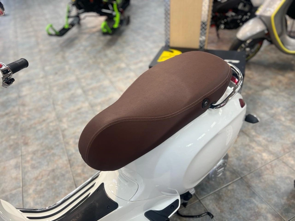 Vespa Primavera 50 Iget 2023 alt