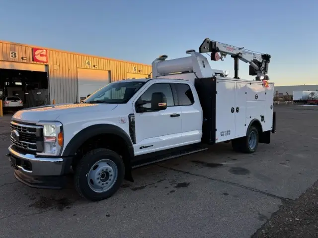 2023 Ford F550 XLT 4×4 Cab Service Truck