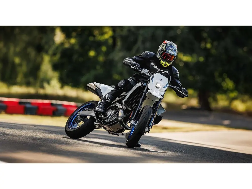 2025 Suzuki 2025 DR-Z4SM RESERVE PAR TELEPHONE