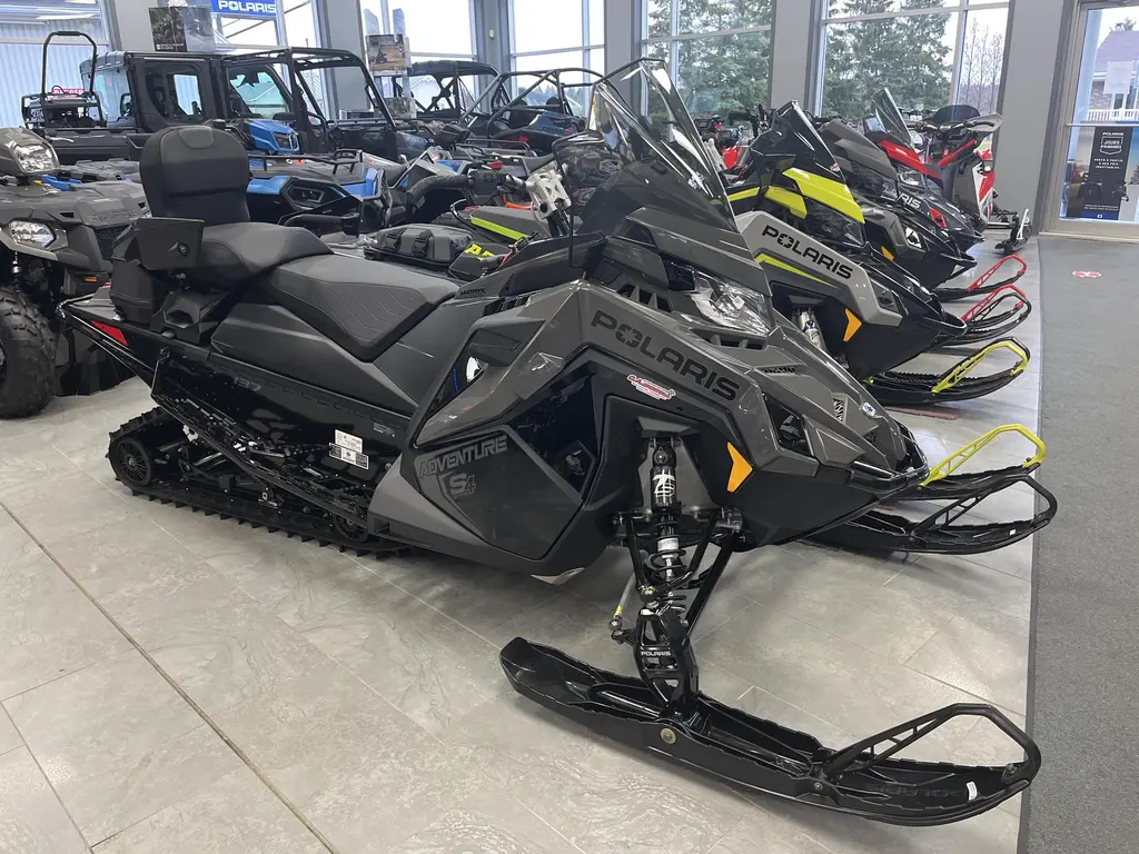 Polaris INDY ADVENTURE S4 137  2025