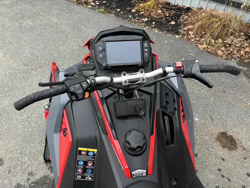 2024 Polaris Indy VR1 137 850