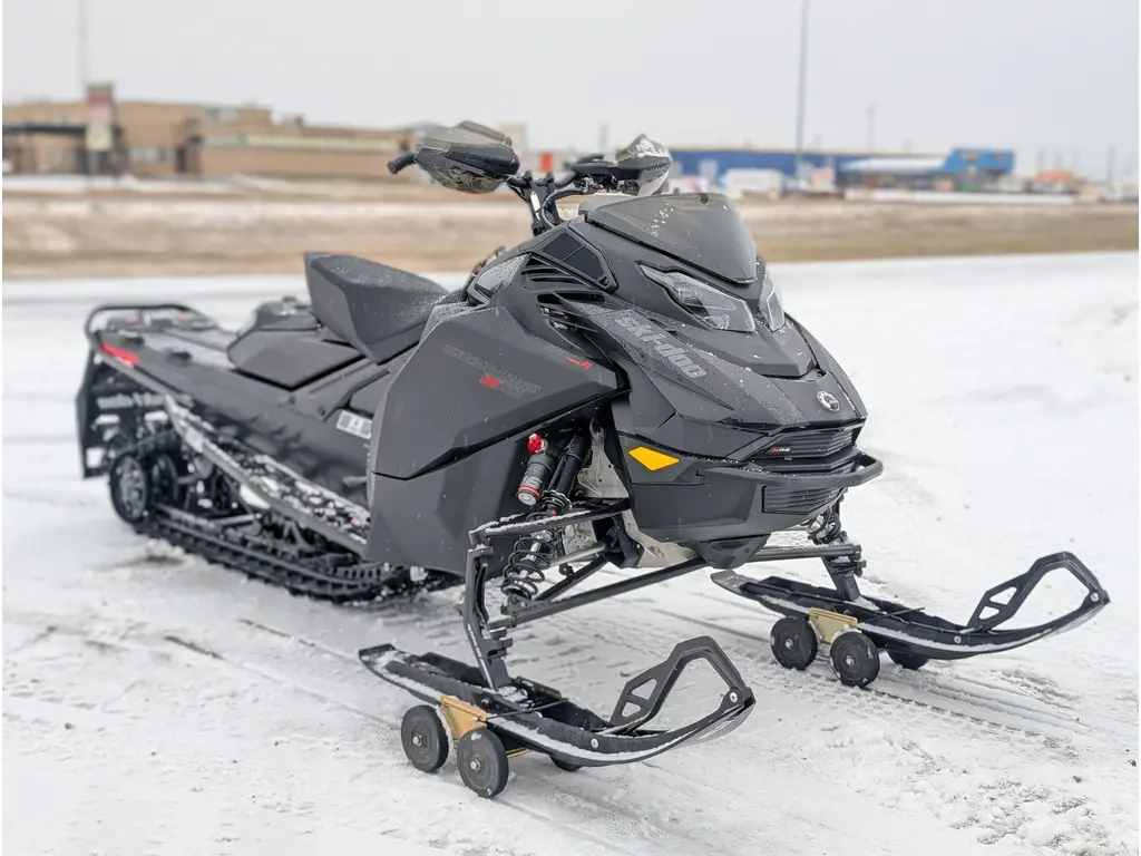 2025 Ski-Doo BACKCOUNTRY X-RS 146 (43") 850 E-TEC Turbo R Storm 150 1.5" SHOT  w/ 10.25" Touchscreen