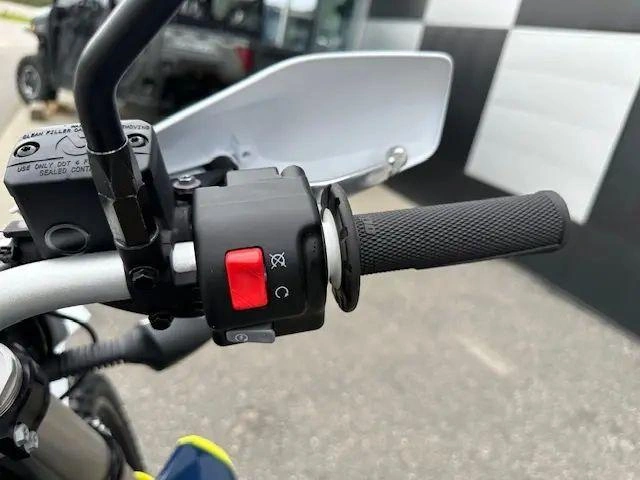 2024 Husqvarna 701 Enduro alt