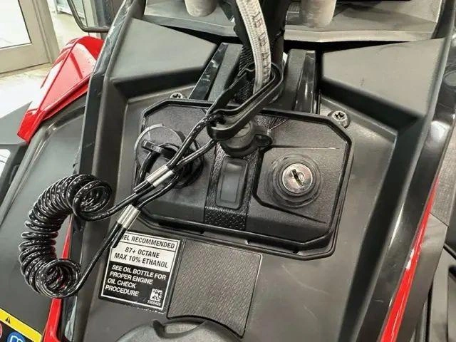 Polaris Prostar S4 Indy Adventure X2 137 2023 alt