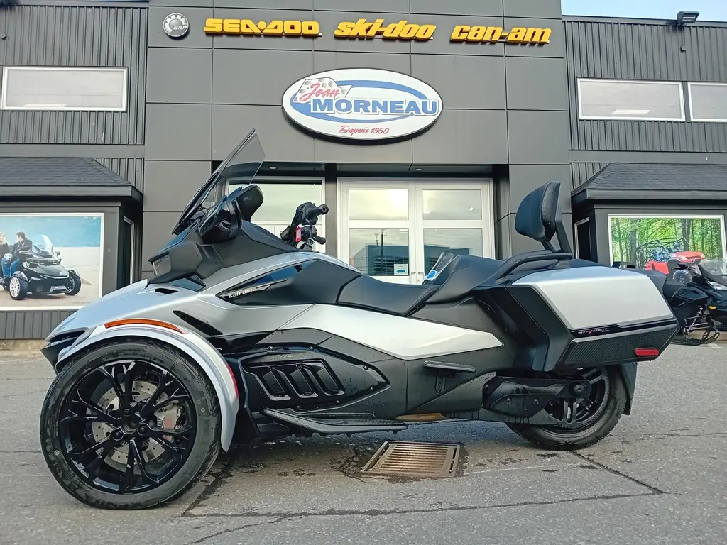 2024 Can-Am SPYDER RT