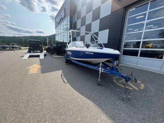 2003 Moomba Outback alt