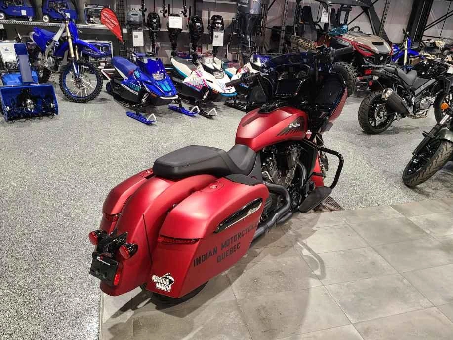 Indian Motorcycle Challenger Dark Horse With Powerband Audio Package 2024 alt