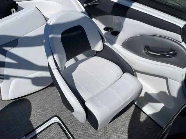 Monterey 224fs Bowrider 2023 alt