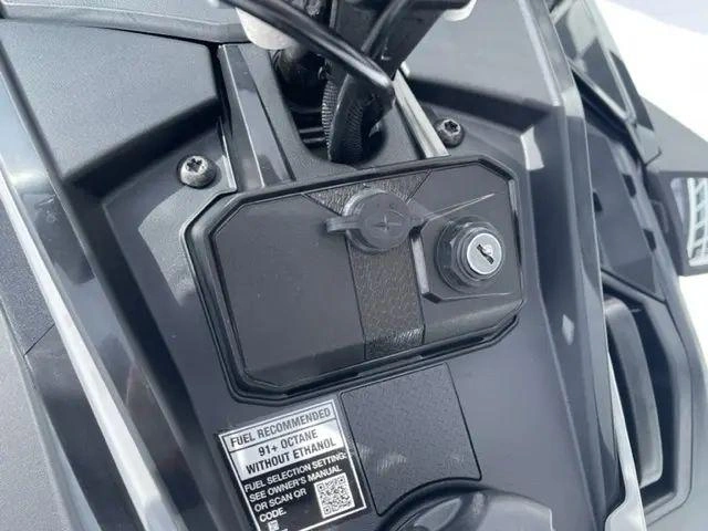 Polaris 850 Indy Vr1 137 2023 alt