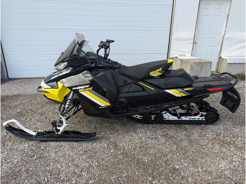 2018 Ski-Doo SM MXZ BLIZZARD 850 ETEC-E Garmin gps