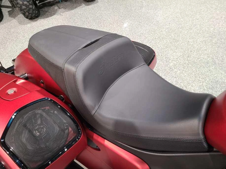 Indian Motorcycle Challenger Dark Horse With Powerband Audio Package 2024 alt