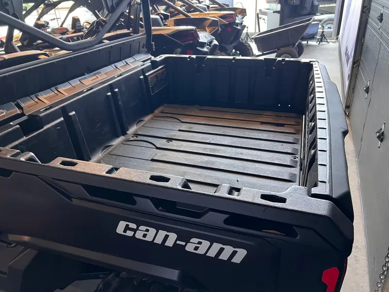 2022 Can-Am DEFENDER HD9