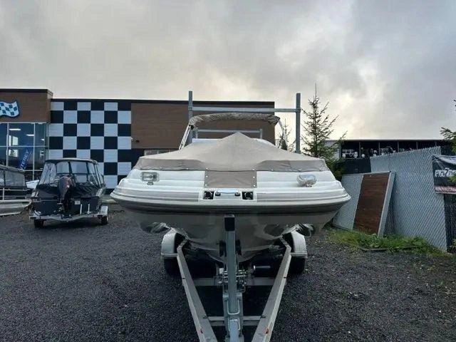 1999 Larson Escape 213 alt