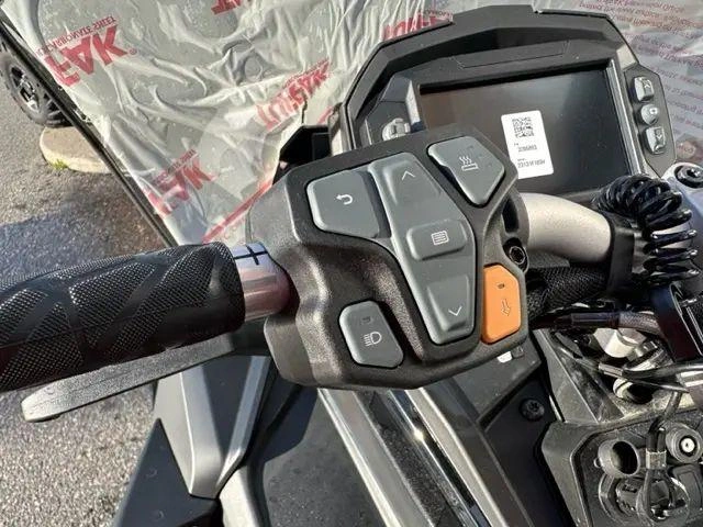 Polaris Prostar S4 Indy Adventure X2 137 2023 alt