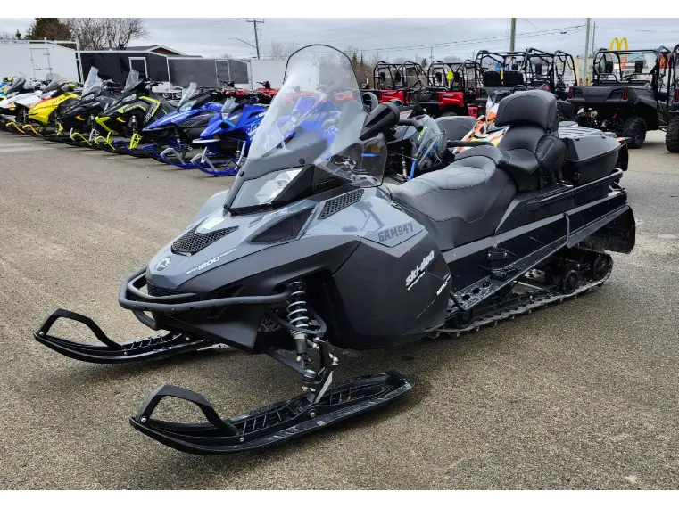 2018 Ski-Doo EXPEDITION SE 1200 4-TEC