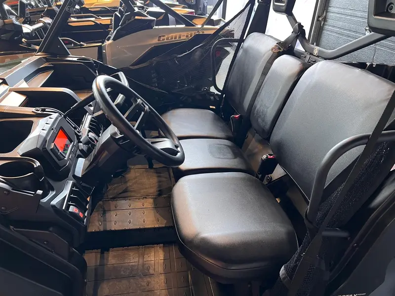 2022 Can-Am DEFENDER HD9