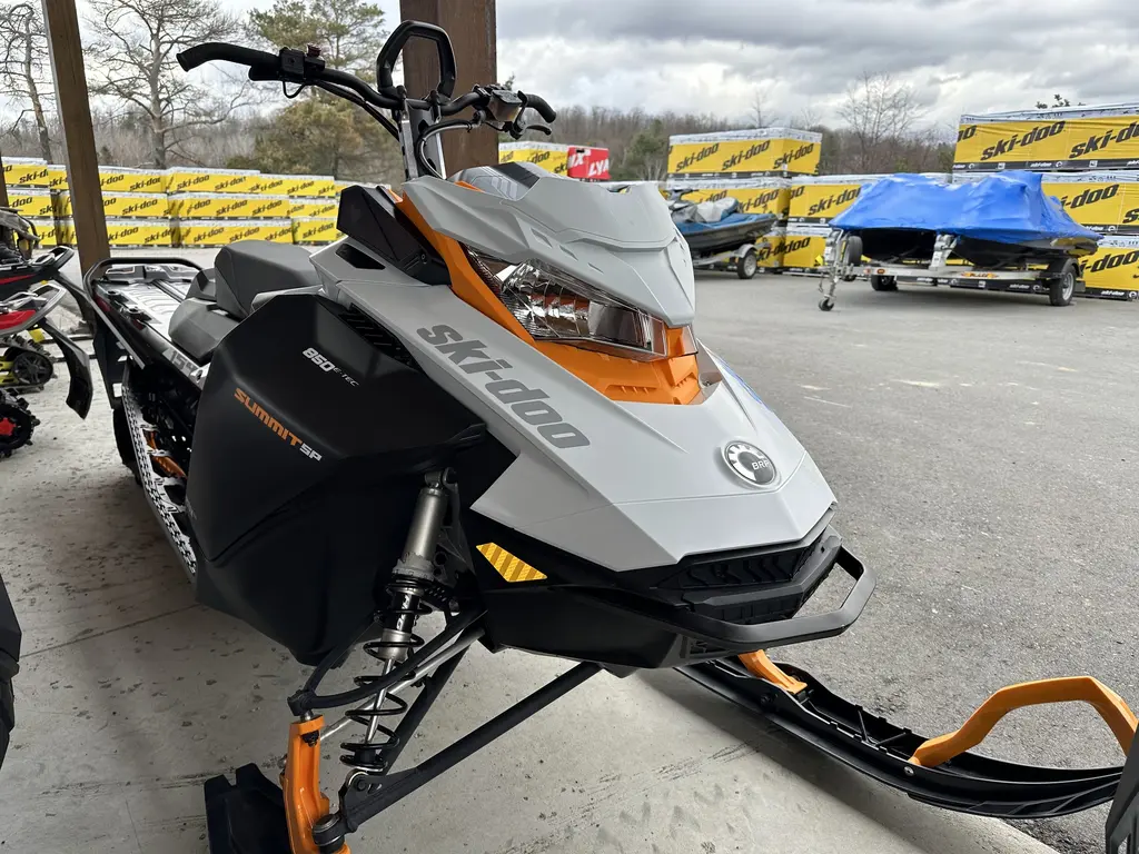 2022 Ski-Doo SUMMIT SP 850 E-TEC