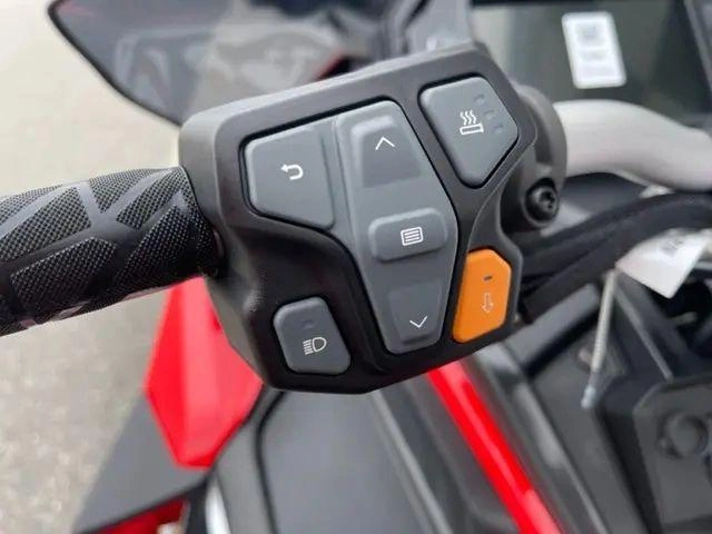 2023 Polaris 650 Indy Adventure 137 alt
