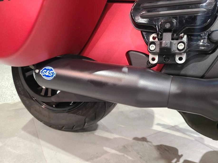 Indian Motorcycle Challenger Dark Horse With Powerband Audio Package 2024 alt