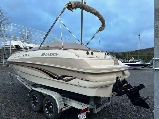 1999 Larson Escape 213 alt