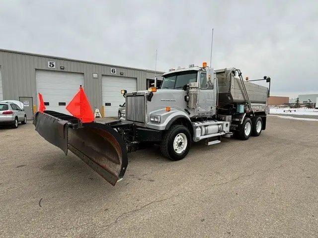 2015 Western Star 4900 SF T/A Sander/ Plow/ Dump