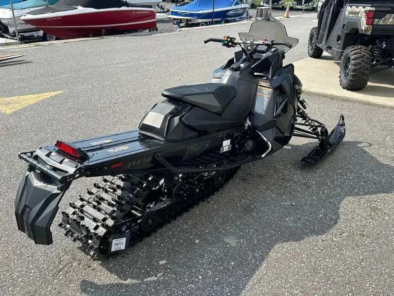 Polaris 850 Assault 144 2021 alt