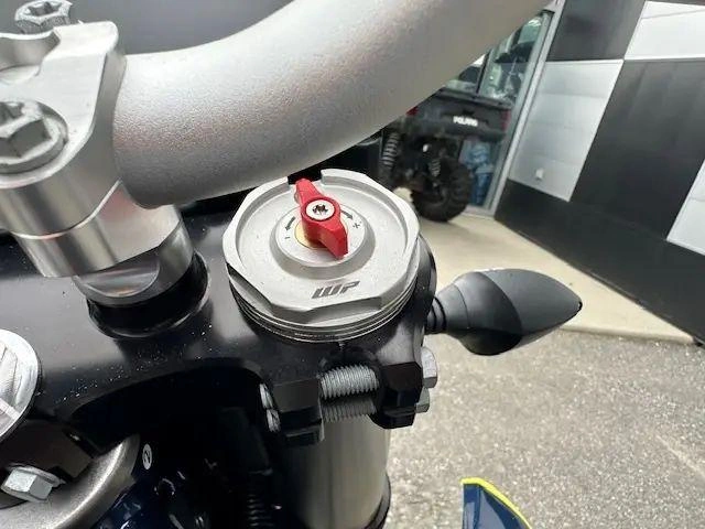2024 Husqvarna 701 Enduro alt