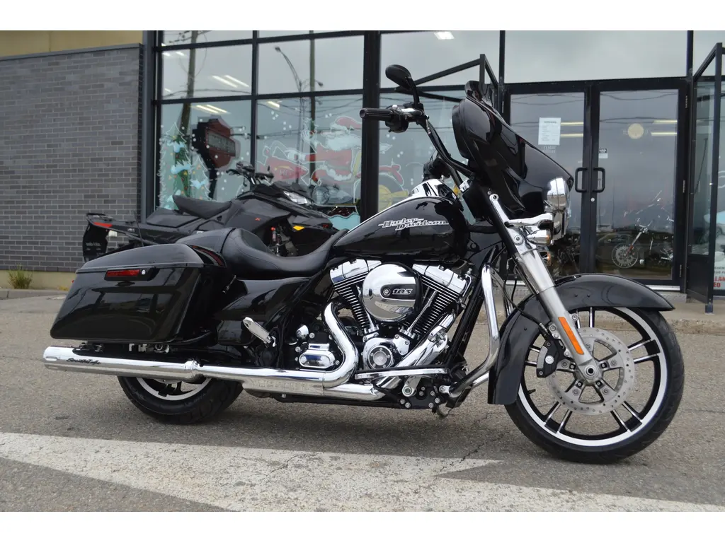 2015 Harley-Davidson FLHX