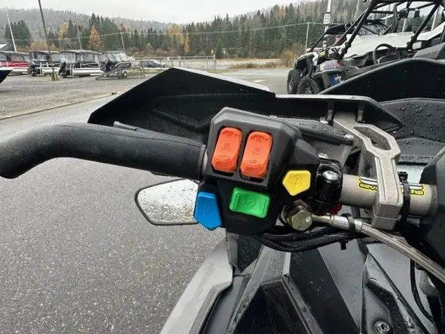 Polaris 800 Switchback Assault 2018 alt