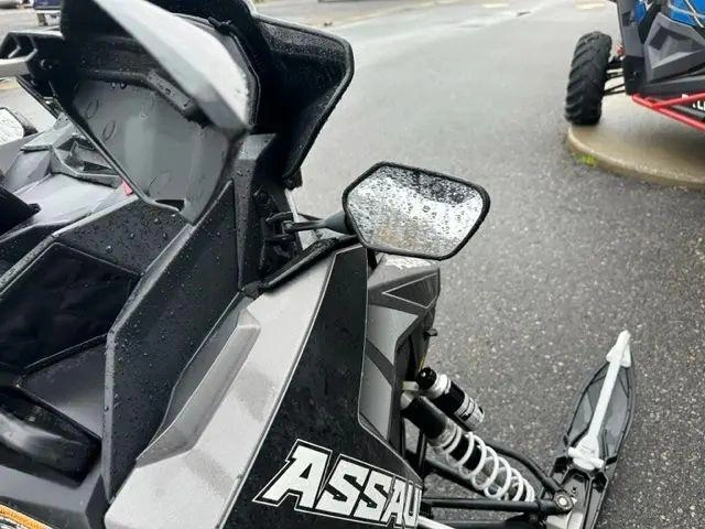 Polaris 800 Switchback Assault 2018 alt
