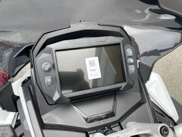 2023 Polaris 850 Indy Adventure 137 alt
