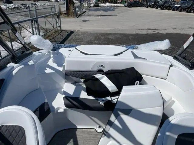 Monterey 224fs Bowrider 2023 alt