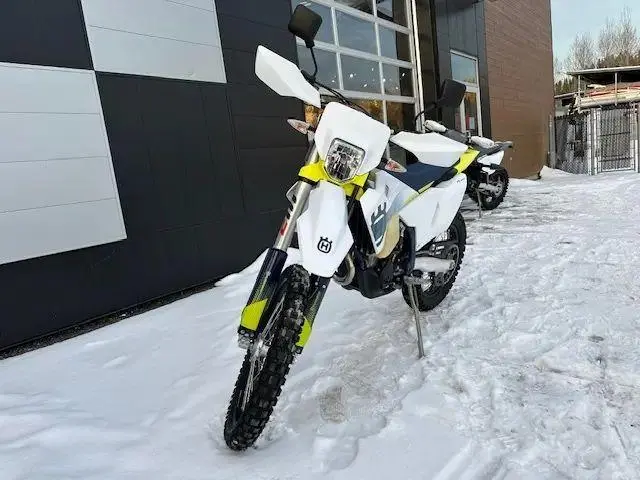 2024 Husqvarna FE 350s thumbnail 6