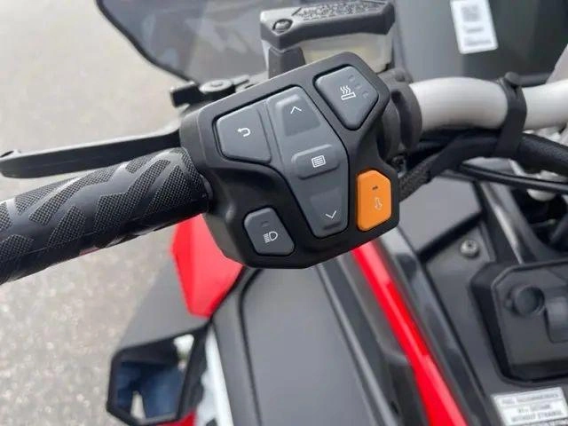 2023 Polaris 850 Indy Adventure 137 alt