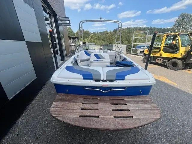 2003 Moomba Outback alt