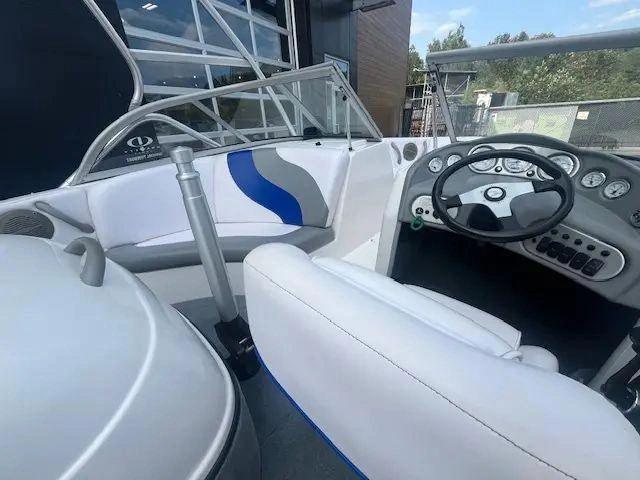 2003 Moomba Outback alt