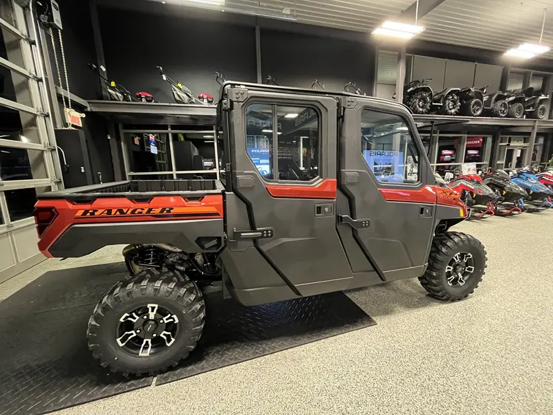 2025 Polaris RANGER CREW XP 1000 NORTHSTAR EDITION PREMIUM Pare-brise basculant et vitres électriques