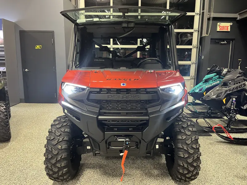 2025 Polaris RANGER CREW XP 1000 NORTHSTAR EDITION PREMIUM Pare-brise basculant et vitres électriques