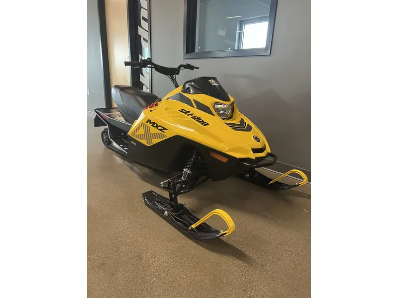 2024 Ski-Doo MXZ 200