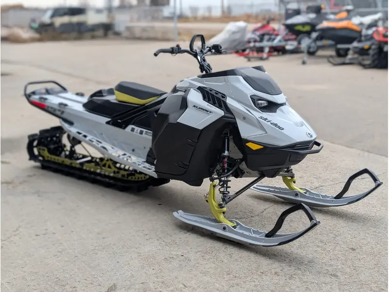 2025 Ski-Doo SUMMIT ADR w/ EDGE Pkg 154 850 E-TEC PowderMax Light FlexEdge 2.5" SHOT